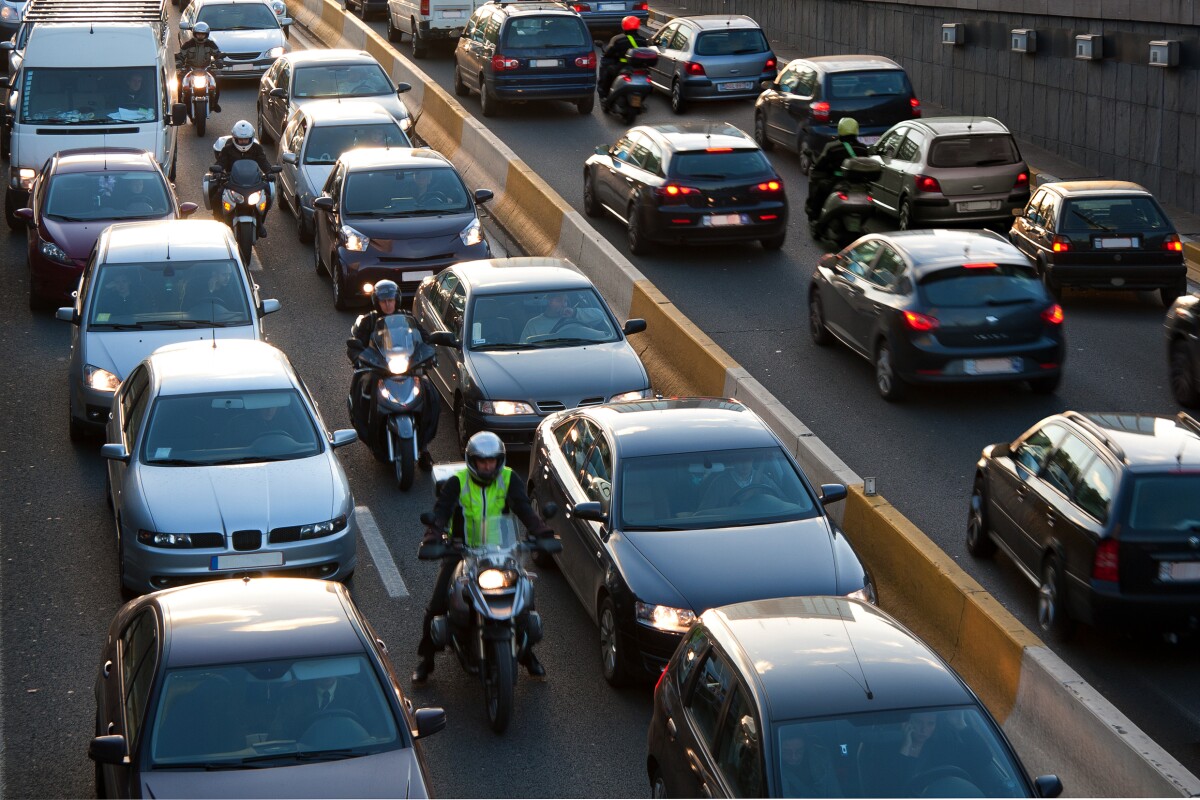 Motorcycle lane filtering: faster and safer for riders, plus it makes the journey quicker for everyone else