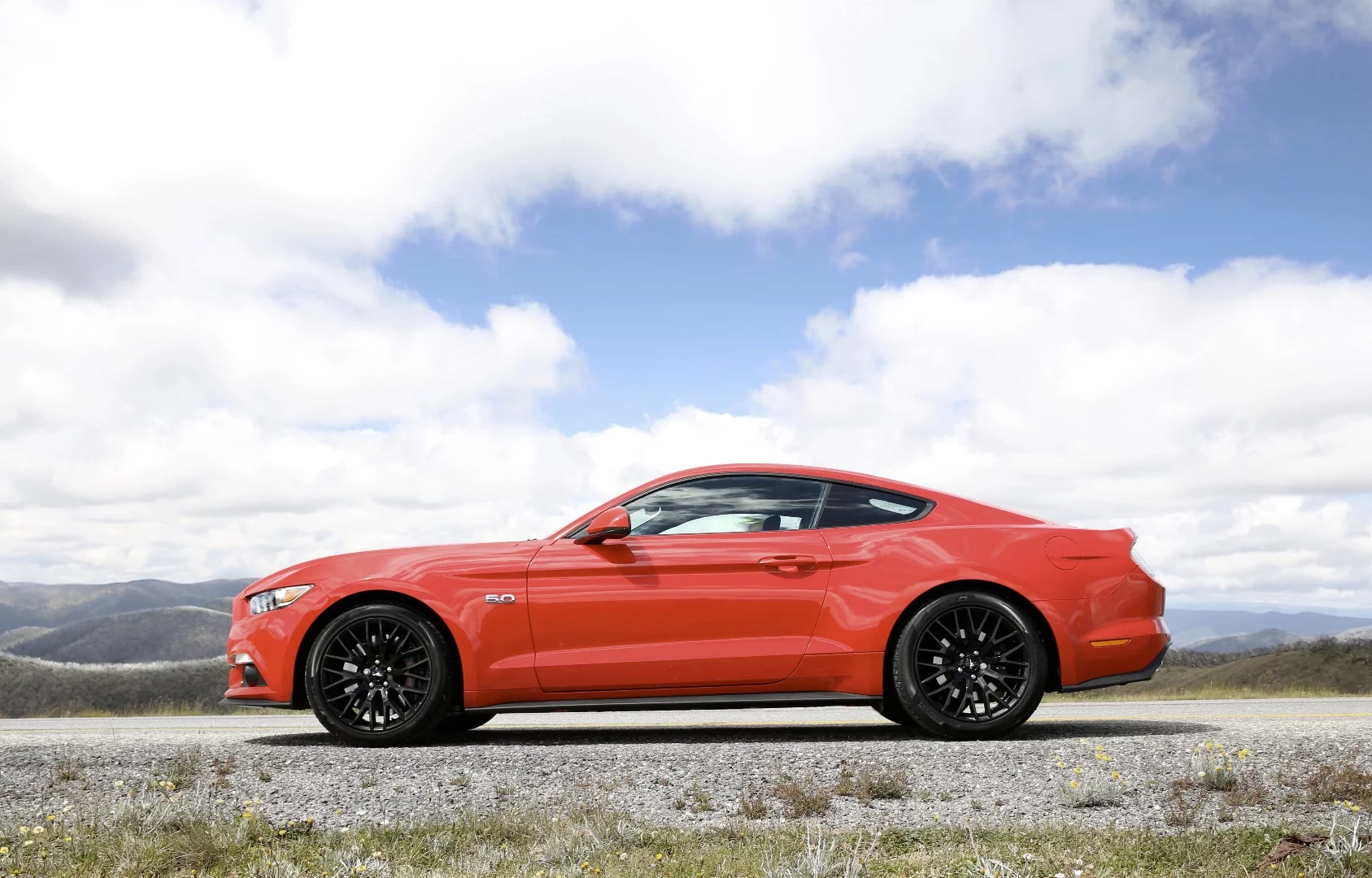 The fastback profile of the 2016 Mustang