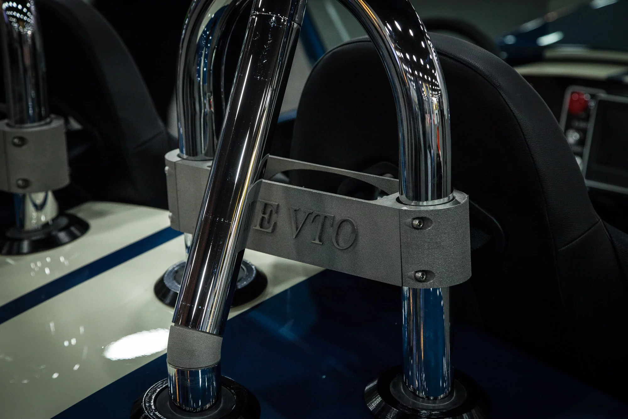 Even the headrest brackets are printed titanium (Image: Loz Blain/Gizmag.com)