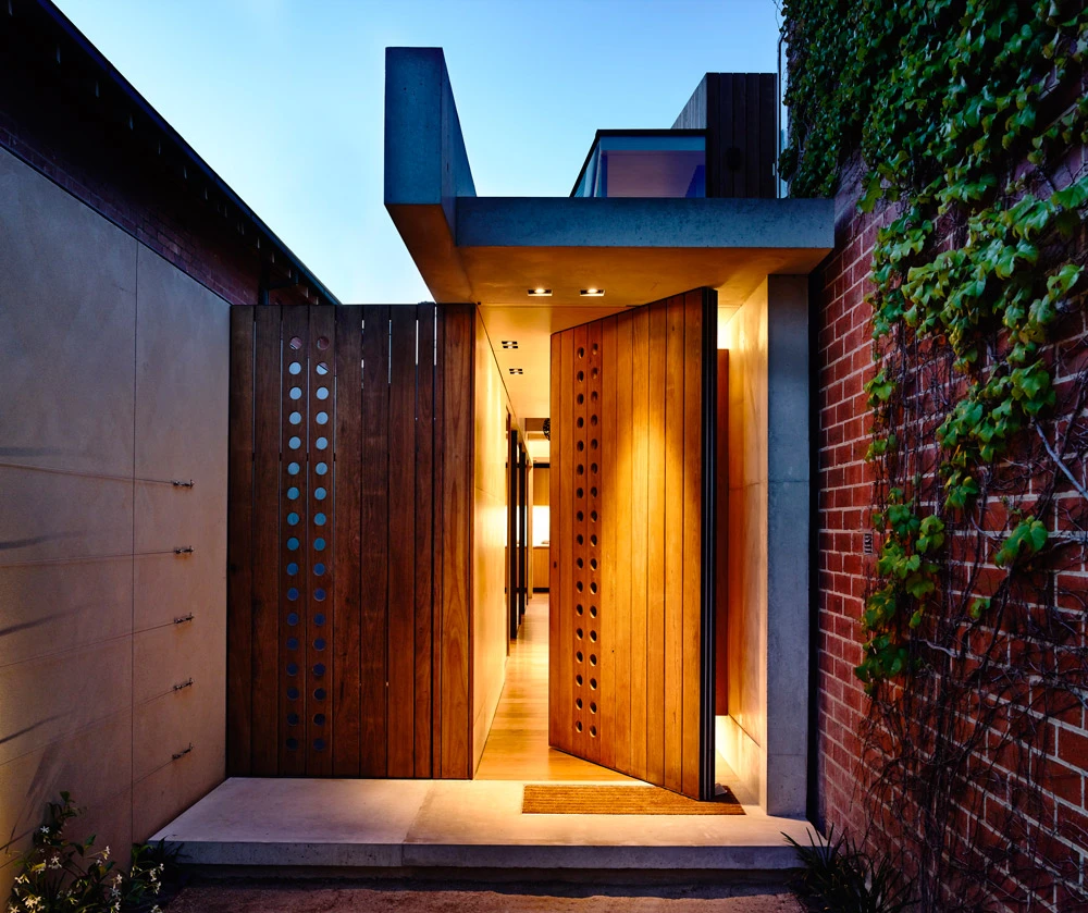 Beach Ave home by Schulberg Demkiw Architects