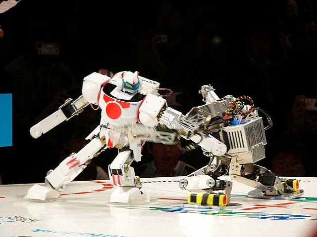 One of Dr. GIY's previous robots (left) fights another robot (right) in a robot wrestling tournament (Photo: Dr. GIY)