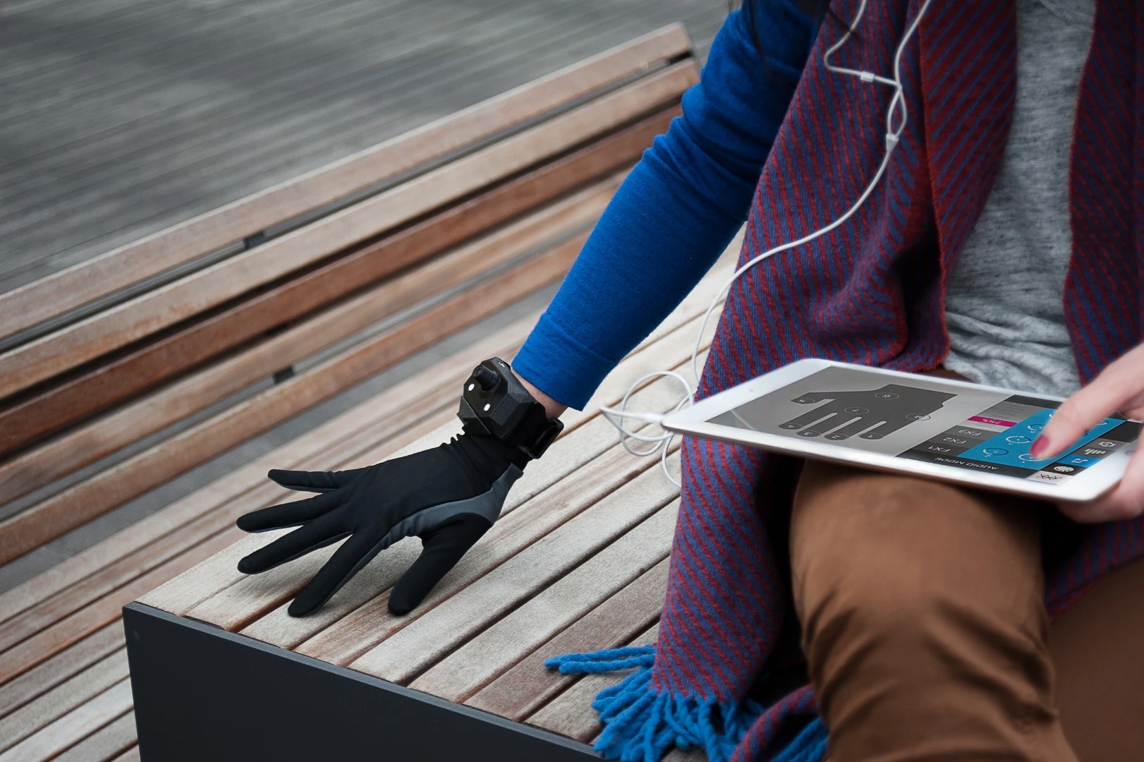 There's one pressure sensor in each of the fingers, another in the thumb, and the rest in the palm area
