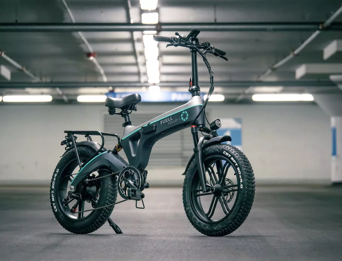 The Folld-1 comes with integrated lighting, a rear cargo rack, fenders, and a side kickstand
