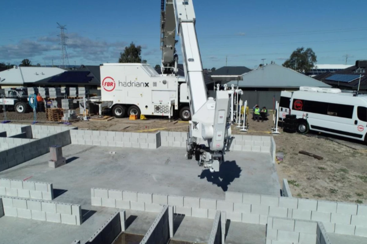 The Hadrian X bricklaying robot in action