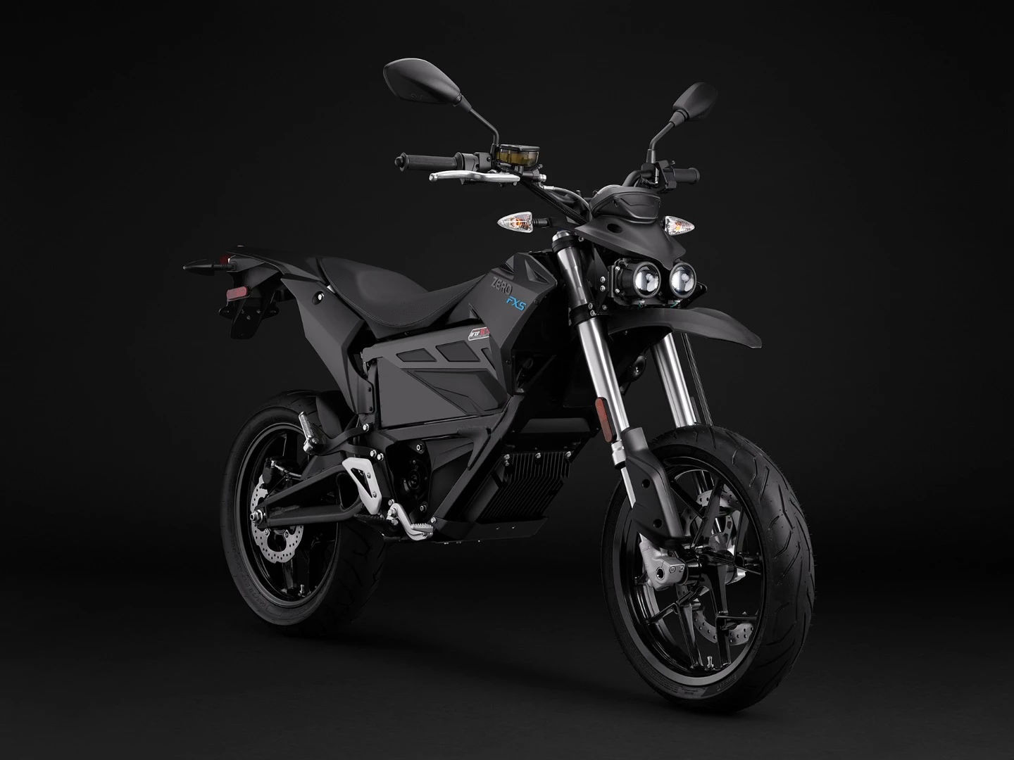 2017 Zero FXS: FX attitude with street wheels made for corner carving
