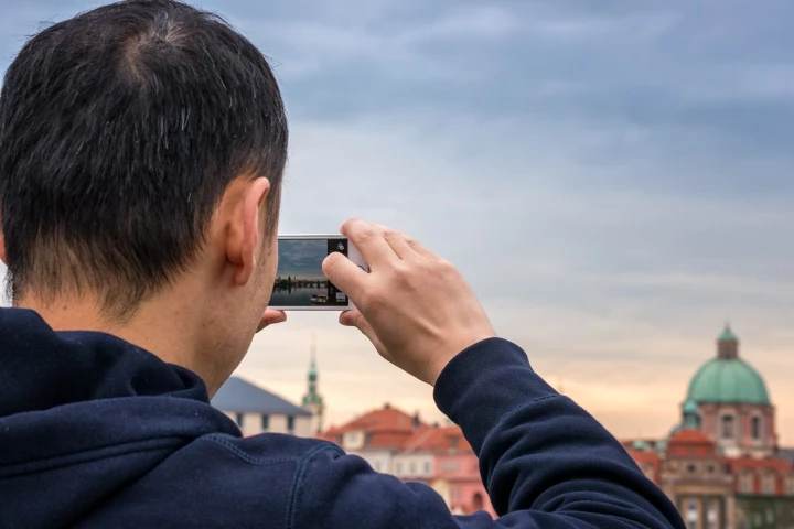 According to new research, snapping photos makes us enjoy pleasant experiences even more