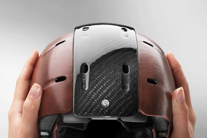 The sides of the Snow Foldable Helmet pull out to match the width of the user's head