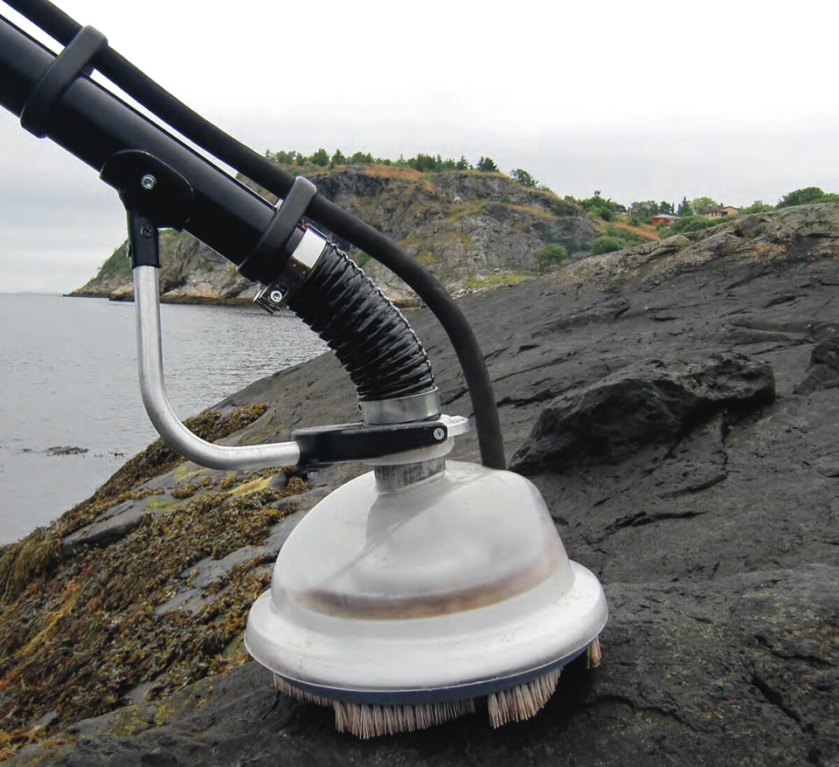 Oil vacuum cleaner developed for spillaffected shorelines