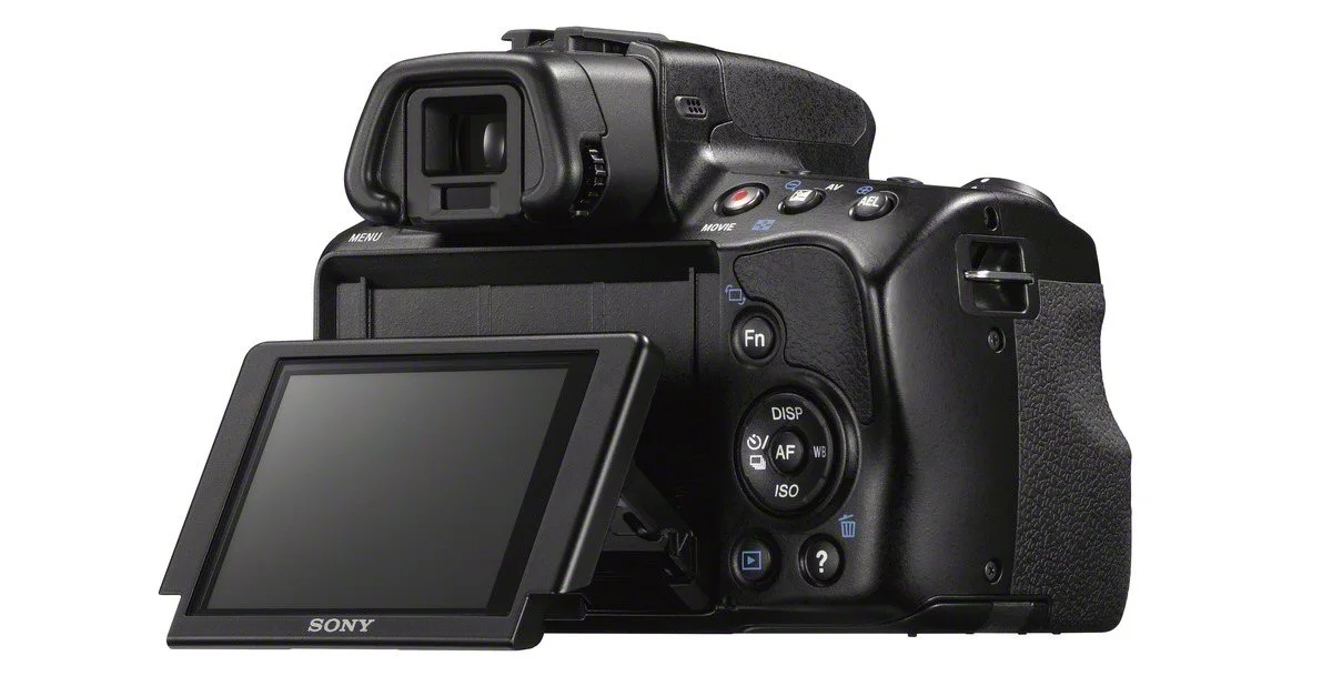 The 0.46-inch SVGA Xtra Fine electronic viewfinder has gained a slight improvement to 1,440,000 dot resolution and now includes a special feature to help improve comfort for spectacle wearers