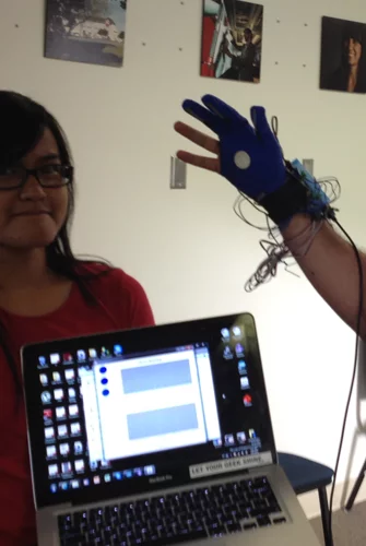 When a doctor runs his hand over a patient's body, data is collected from sensors on the palm and fingers, which is then transmitted wirelessly to a separate device to be analyzed