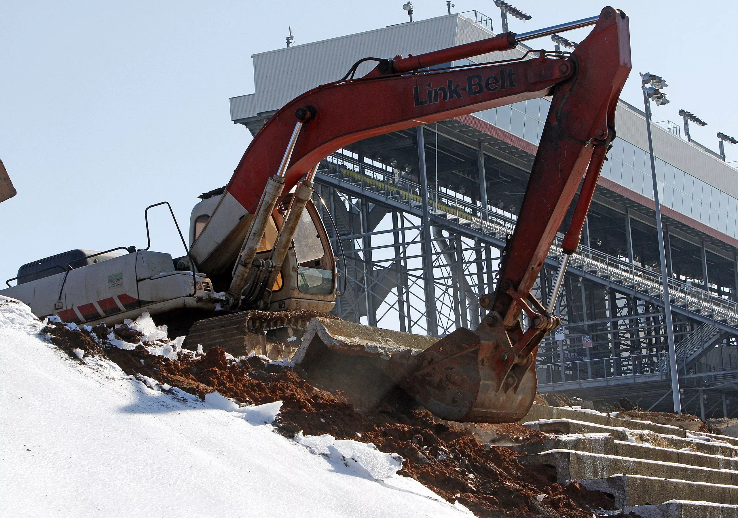 World's biggest HD video board under construction (Credit Harold Hinson/CMS Photo)