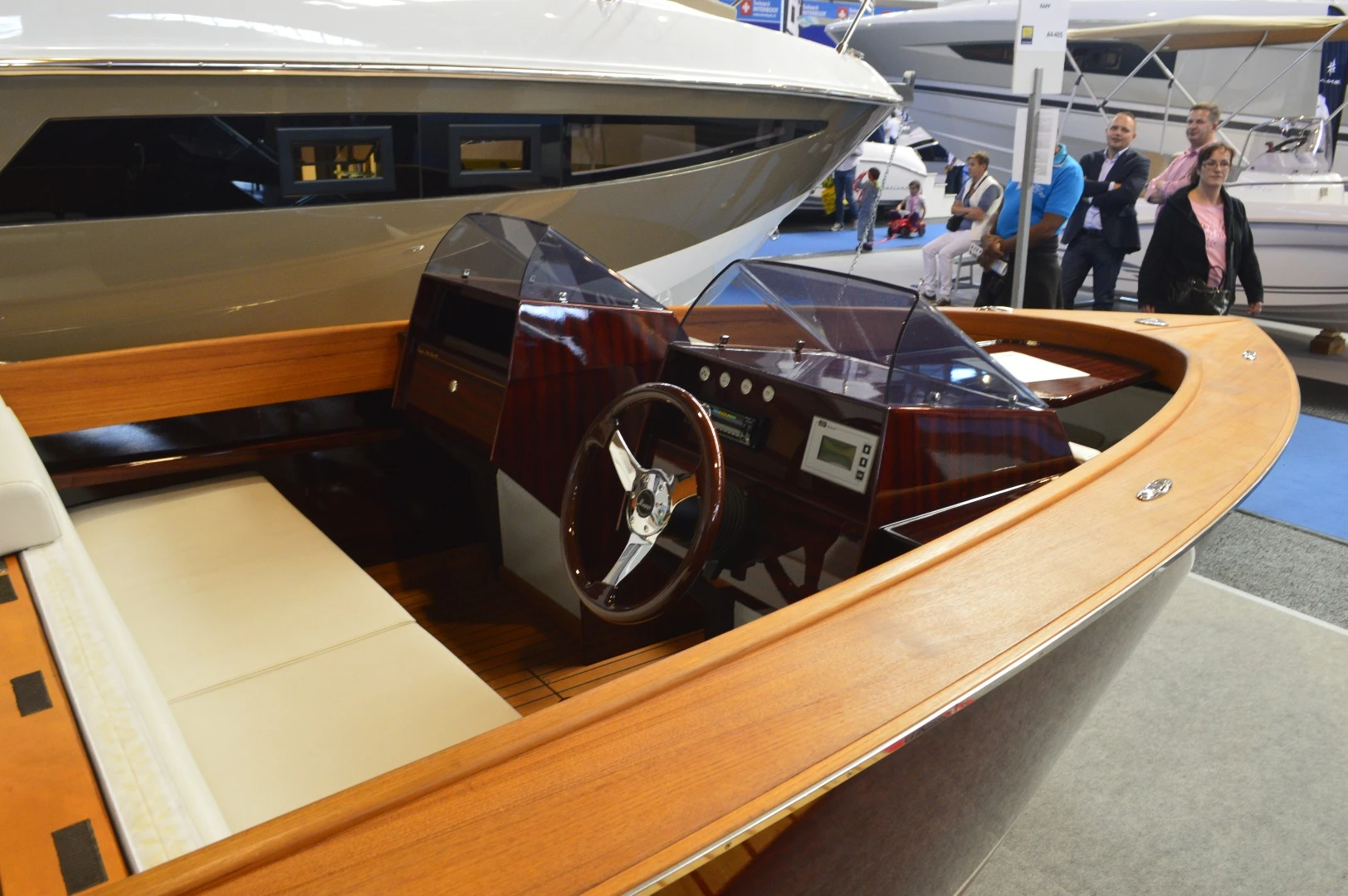 A look at the gorgeous cockpit of the Rapp Blue Sky 600
