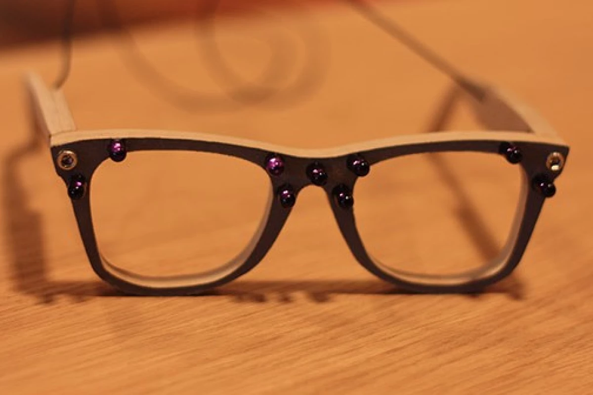 AVG has created a prototype pair of glasses that it says can stop facial recognition systems from identifying an individual