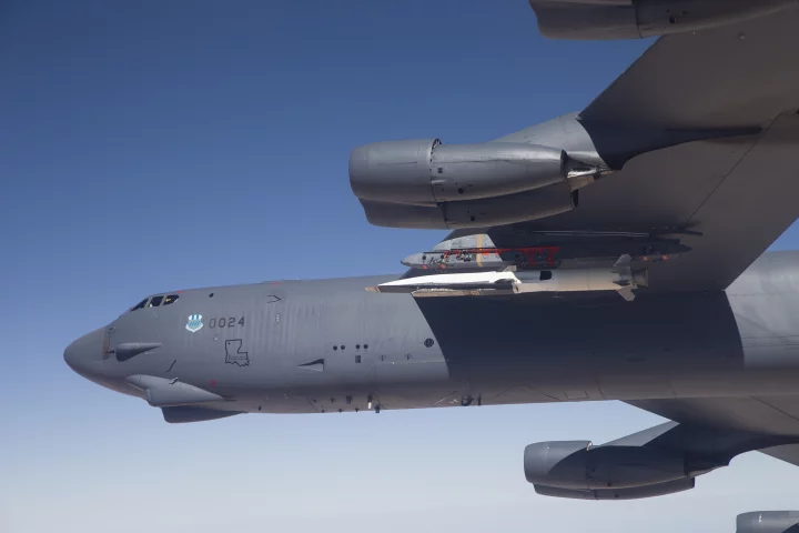 U.S. Air Force B-52H Stratofortress from Edwards Air Force Base prepares to release the Boeing X-51A Waverider (Photo: US Air Force)