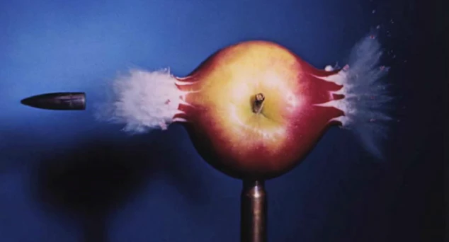 Traditional high-speed photography captured images with super-fast strobes (Photo: MIT)