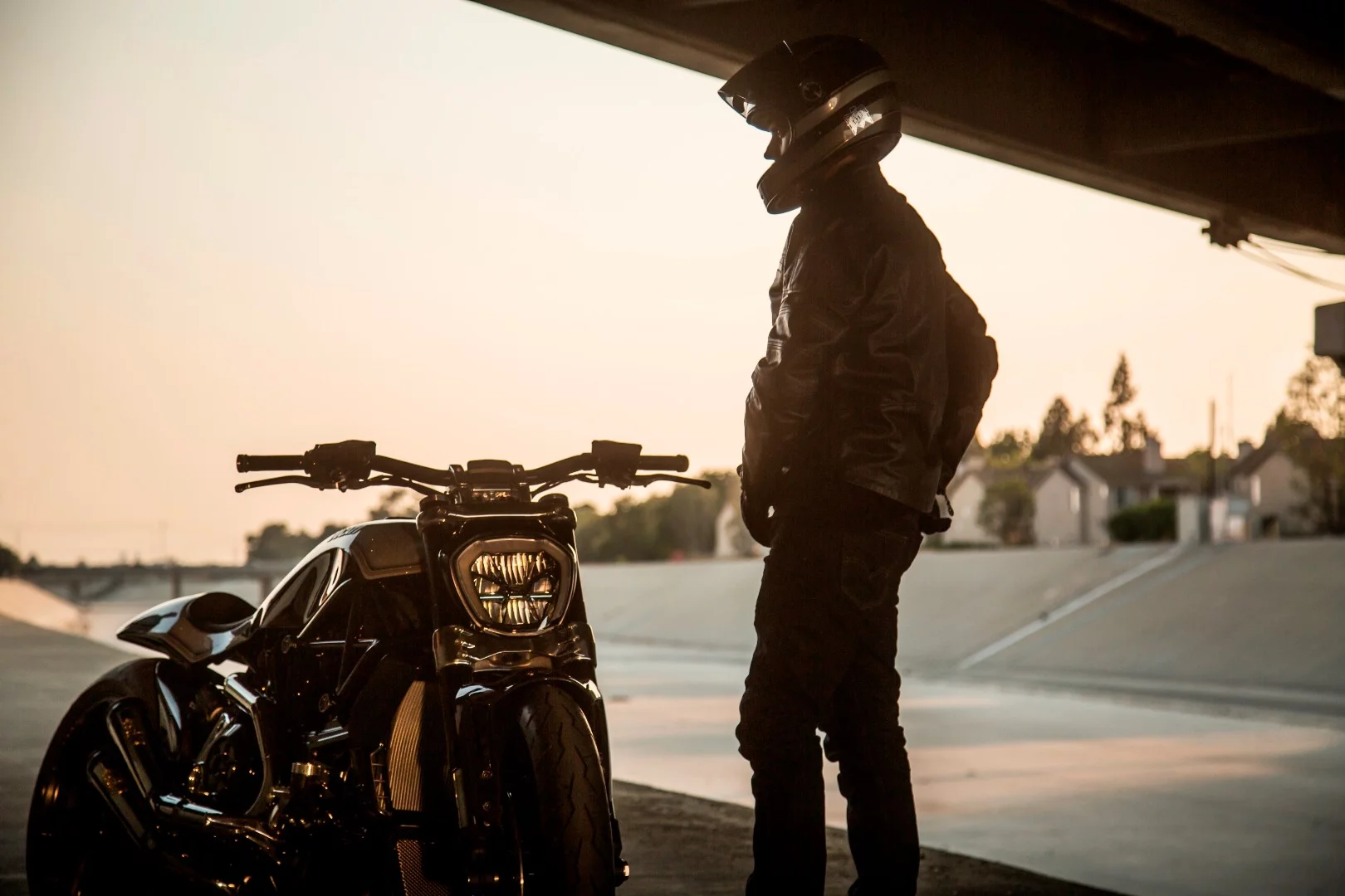 XDiavel by Roland Sands: mirror-free look keeps the handlebars clean
