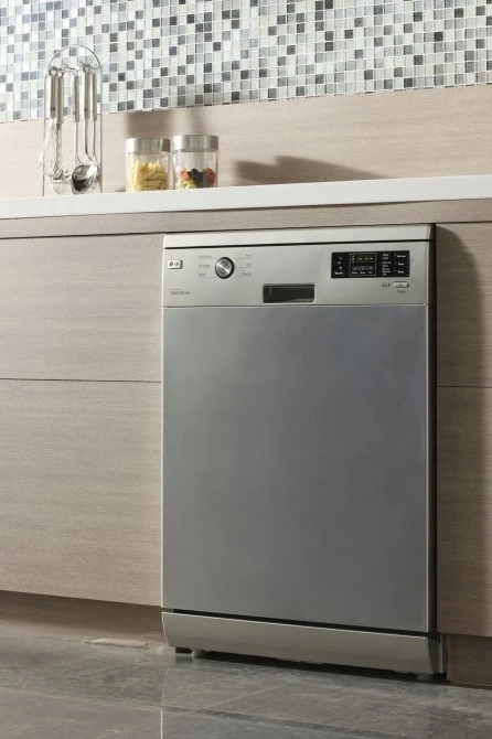 LG's new dishwasher with UV lamp