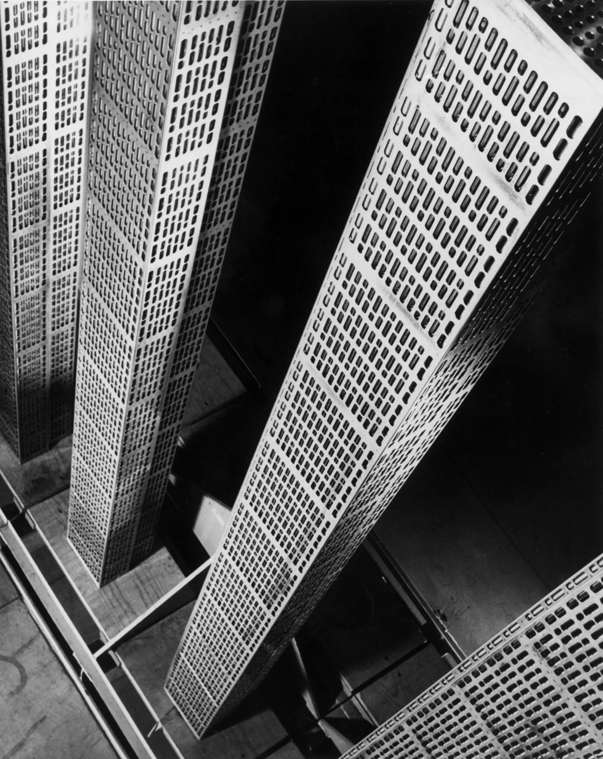 Nuclear fuel assemblies