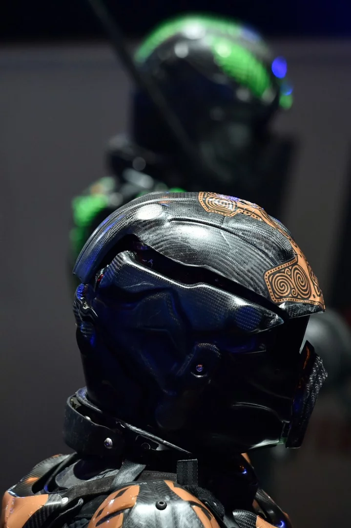 UWM Lorica MkII, showing carbon fiber helmet and custom graphics