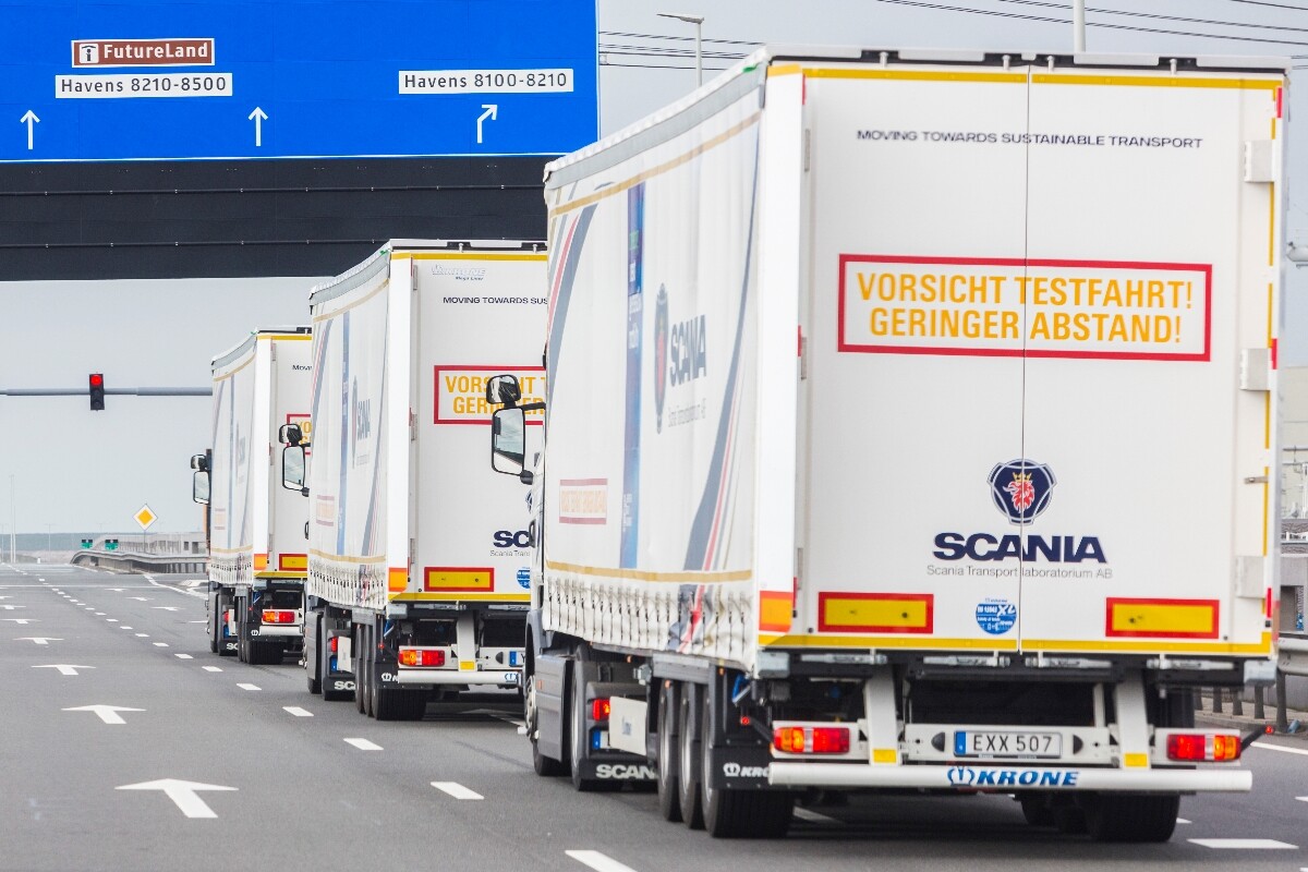 Traffic is also said to flow better as a result of platooning due to the constant speeds and smoother speed changes of the trucks