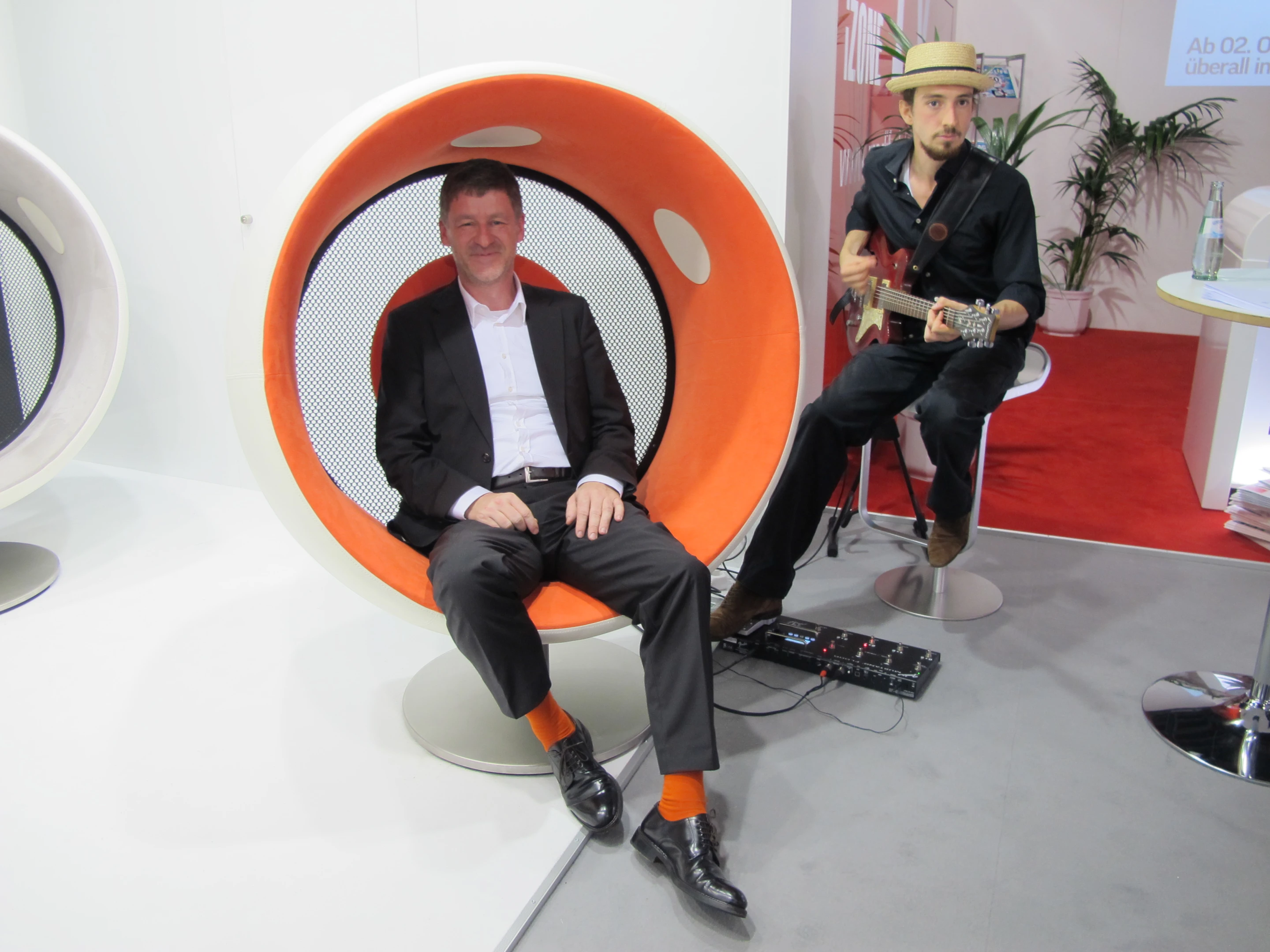 Holger Fritzlar, Sonic Chair designer with guest musician
