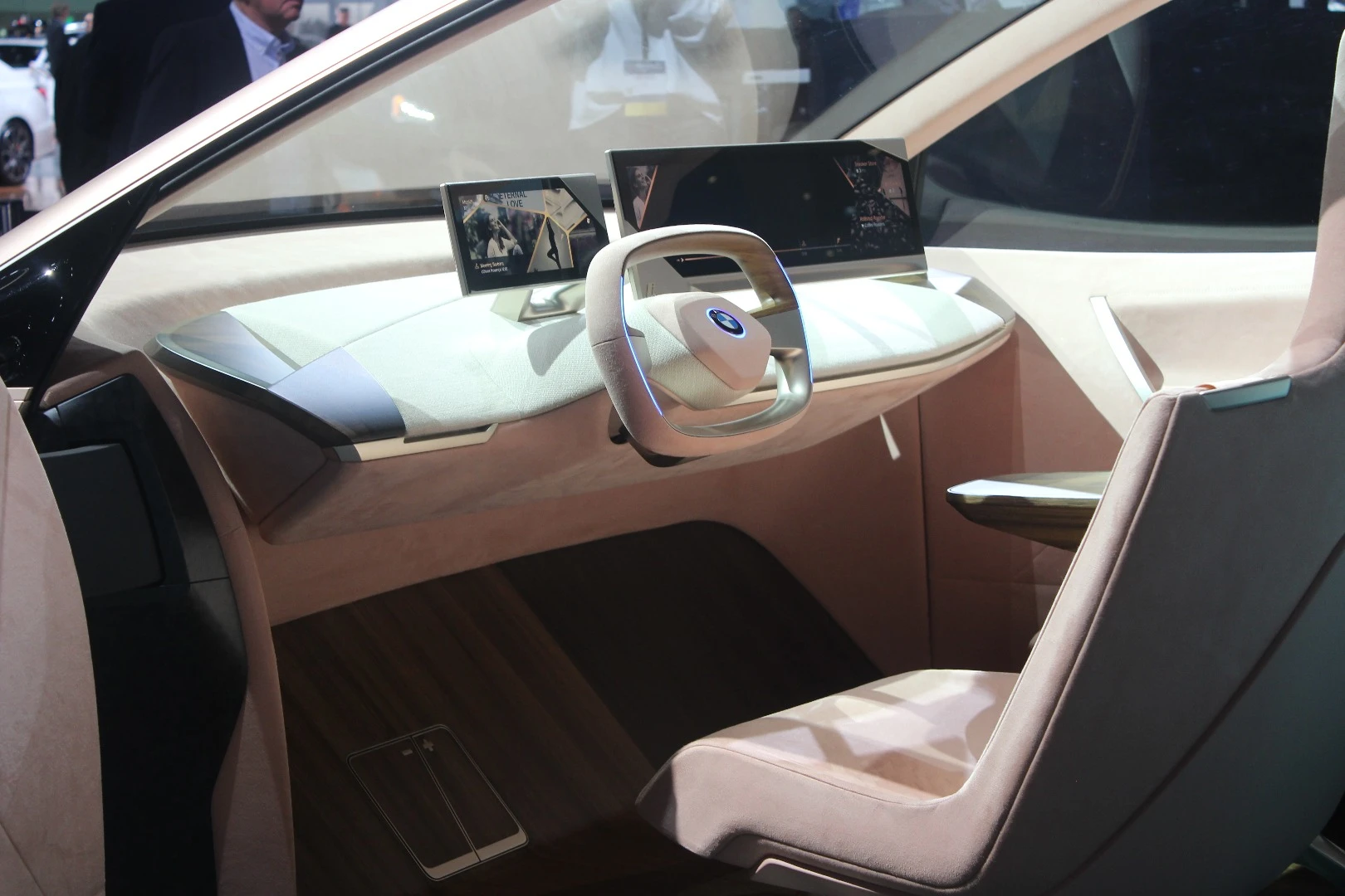 BMW Vision iNext at the 2018 LA Auto Show