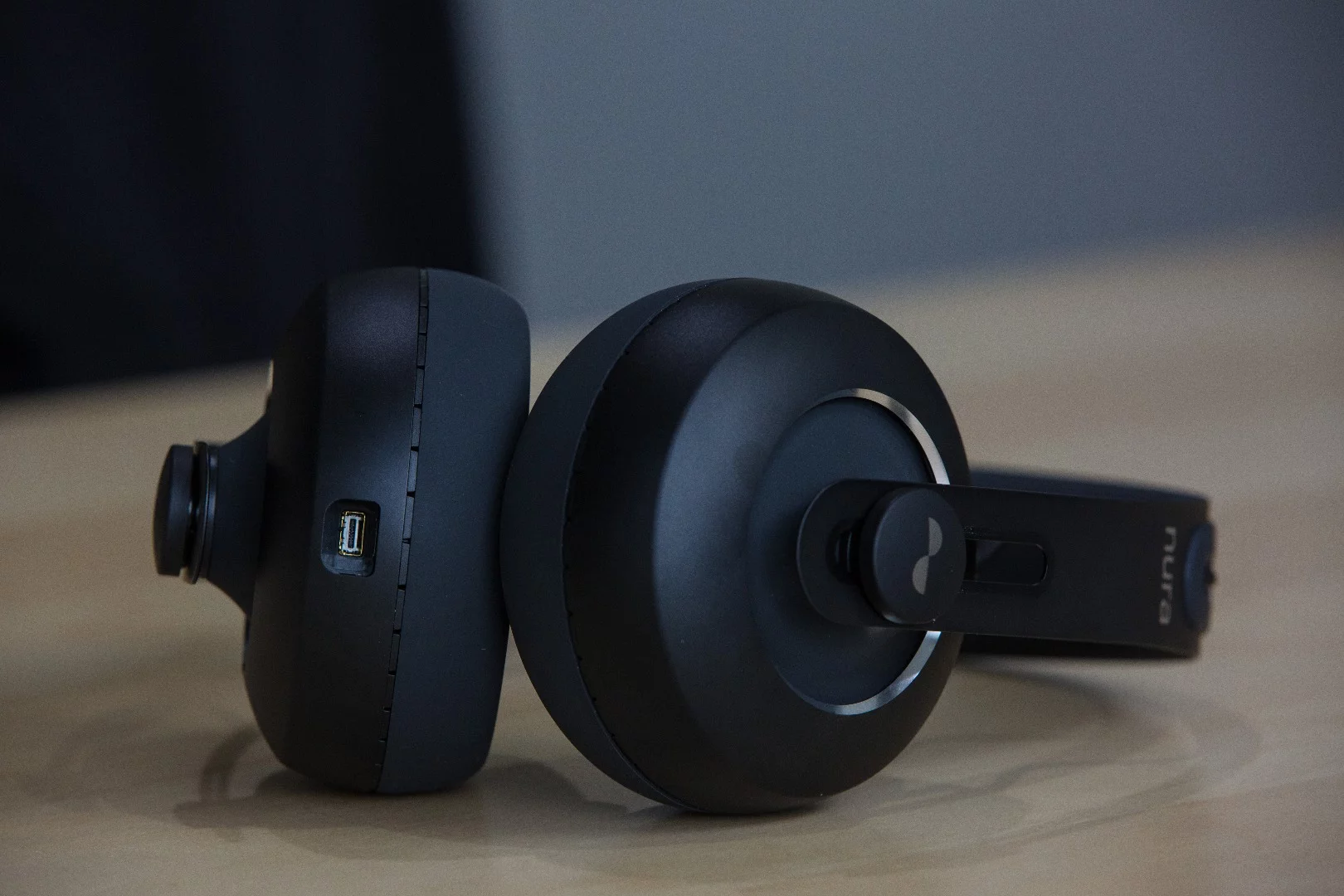 Nuraphones: tiny one-way valves in the ear cups act in conjunction with the skin-conduction bass immersion system to form a gentle air pump that keeps them from getting sweaty