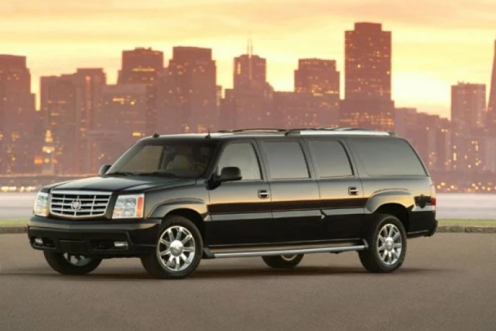 The Escalade ESVe also has an embedded satellite TV system that offers more than 125 channels of live programming and CD-quality music.