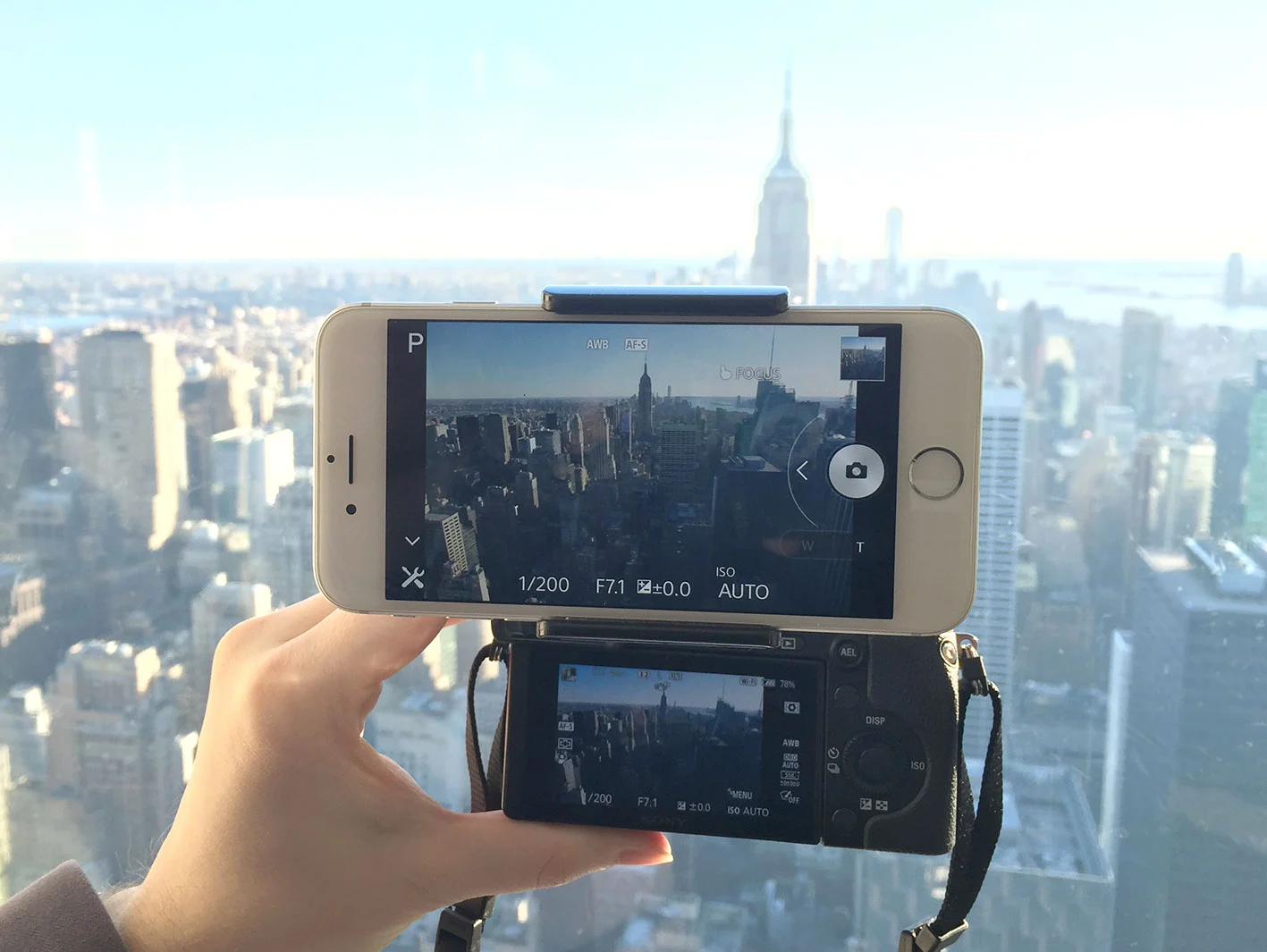 The Camlet Mount adds a second screen to your DSLR or mirrorless camera