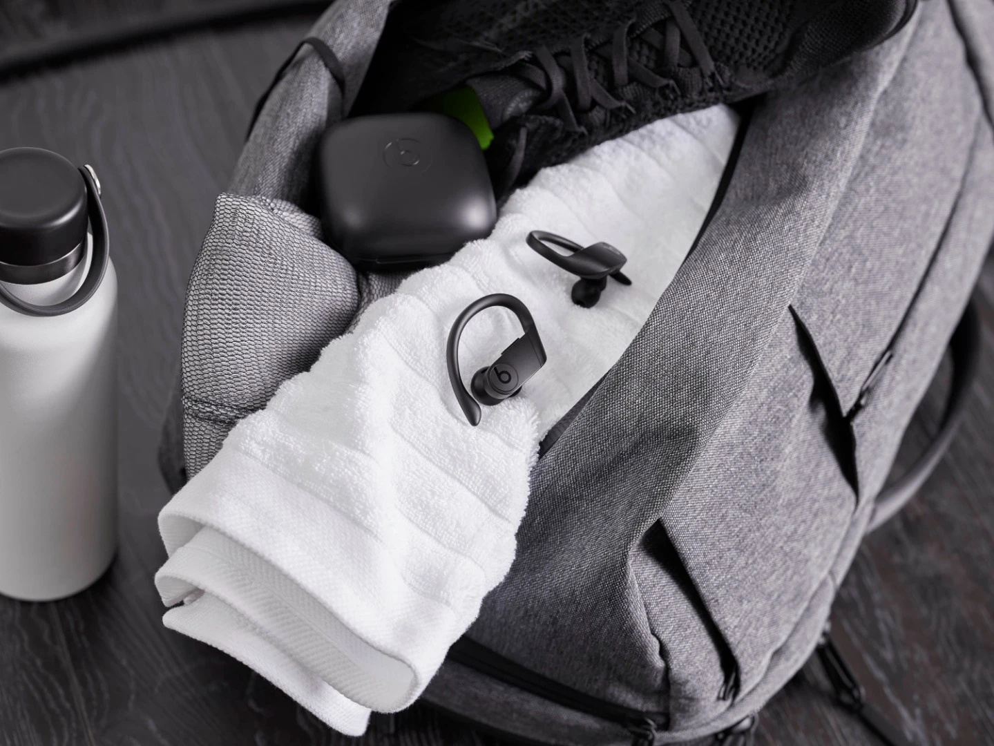 Beats has bounced into the world of truly wireless listening with its first set of truly cable-free earbuds
