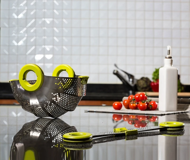 The Rmdlo is a lightweight folding colander