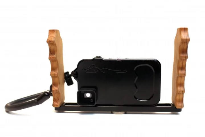 The FourPro is a salt-tolerant underwater housing for the iPhone 4 and 4S, which allows the phones to shoot undersea video at depths down to 100 feet