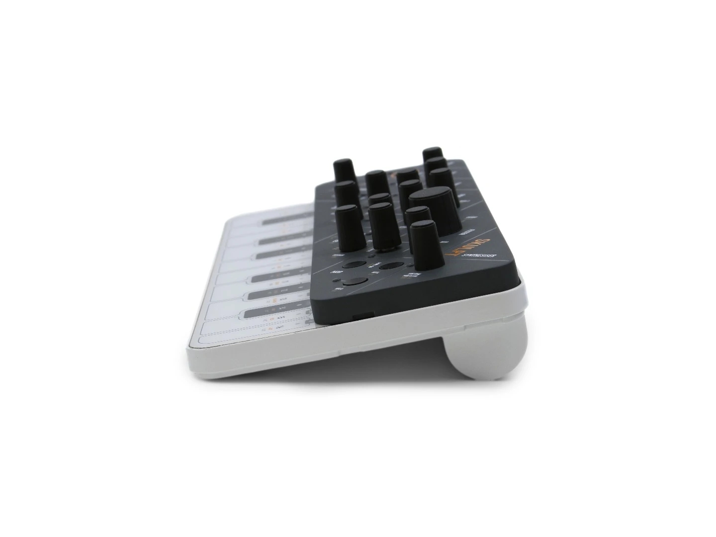 The Skulpt synthesizer can run for 12 hours on six AA-sized batteries or can be powered over USB