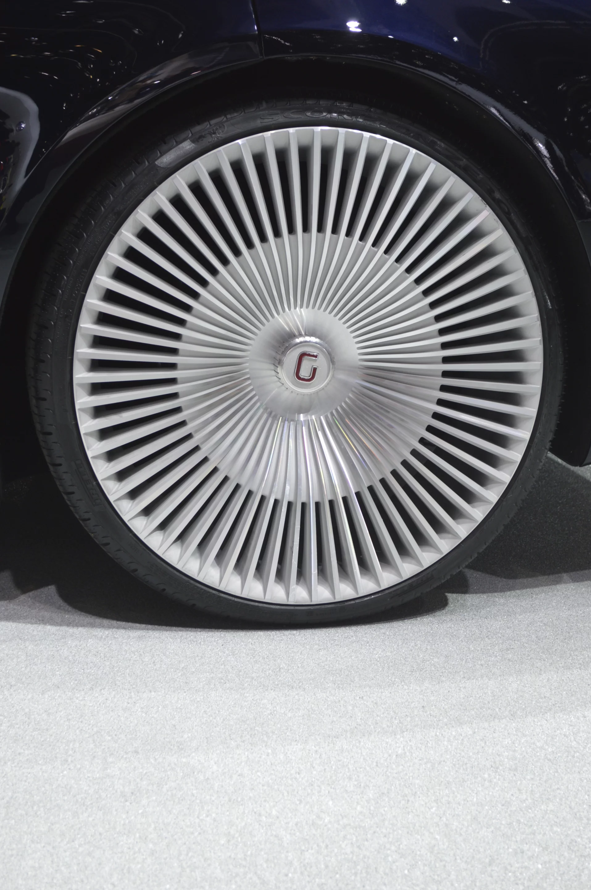 The Italdesign Giugiaro GEA has 23-in wheels with 60 spokes (Photo: C.C. Weiss/Gizmag.com)