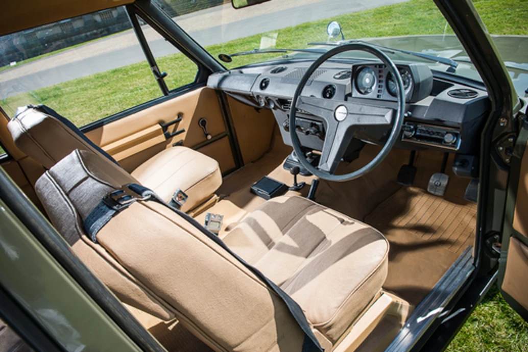 Range Rover 001 cockpit