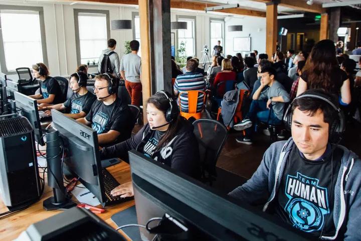 Human players battling the OpenFive AI team