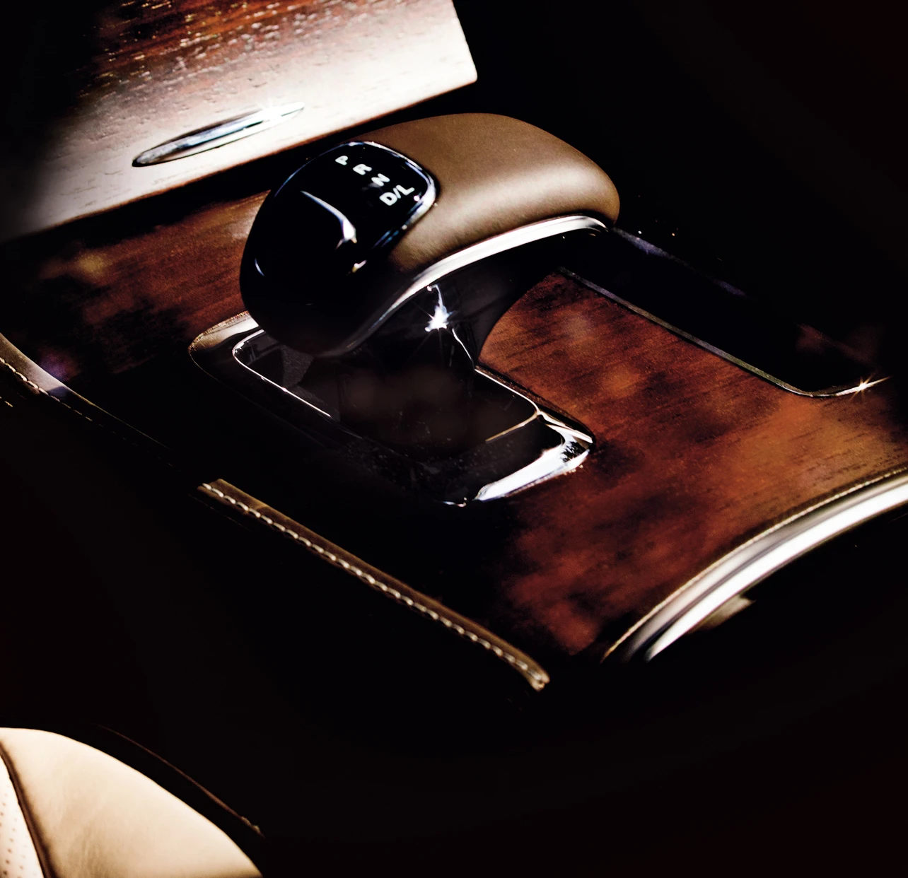 Chrysler 300 Luxury Series sedan interior