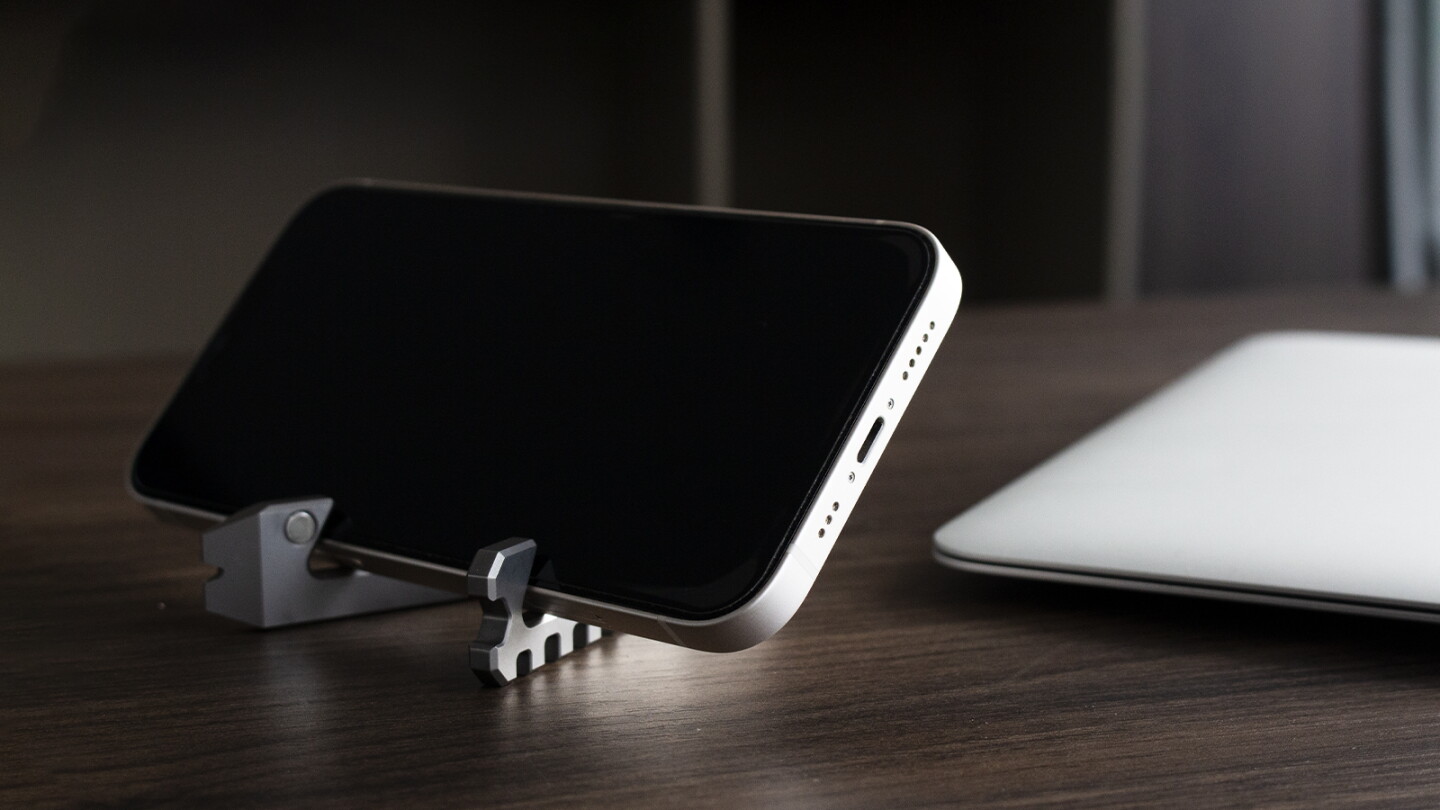 The AceStand can hold devices in vertical or horizontal orientation