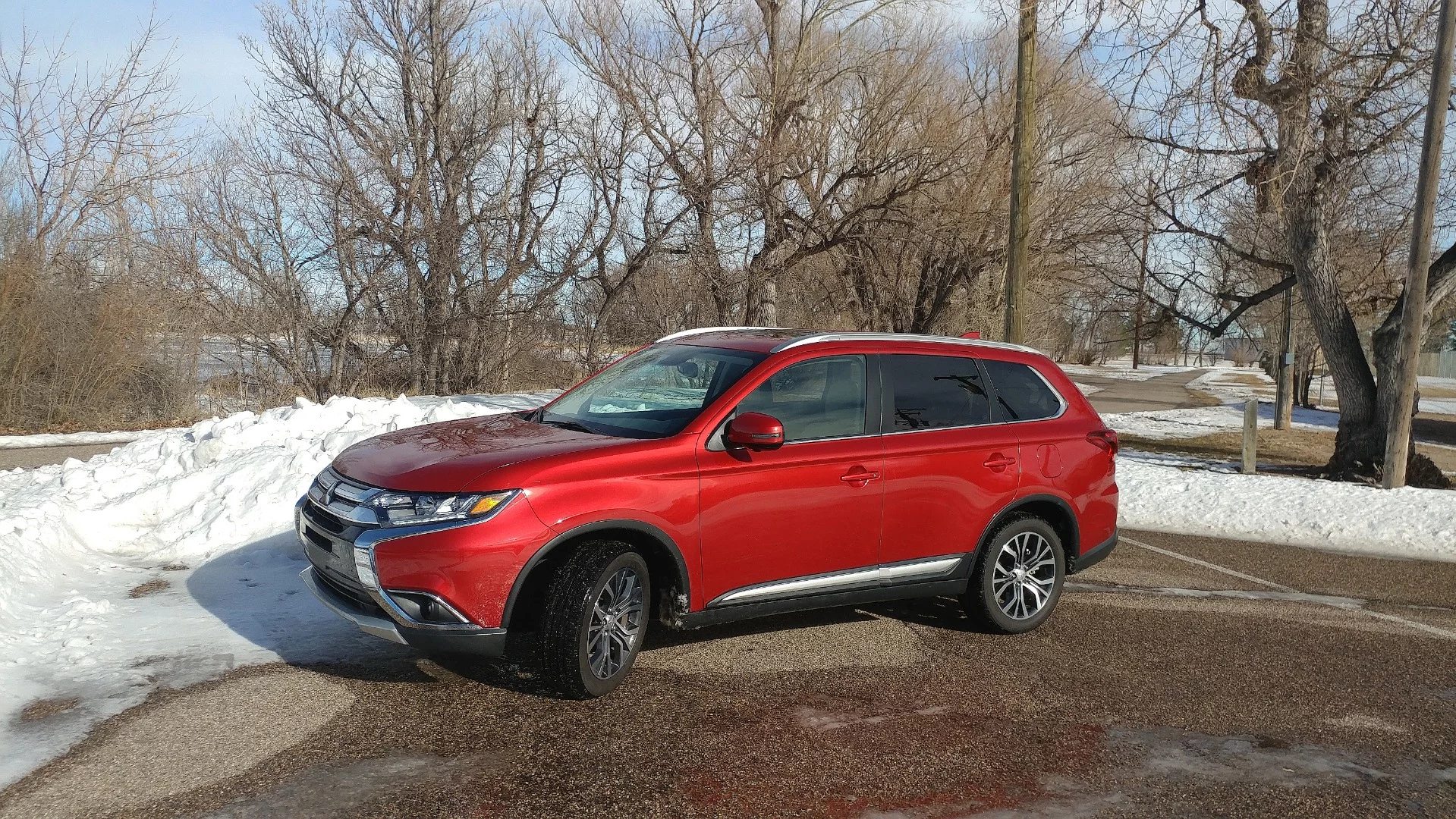 The engine powering the 2018 Outlander is a 2.4-liter four-cylinder attached to a continuously variable transmission (CVT)