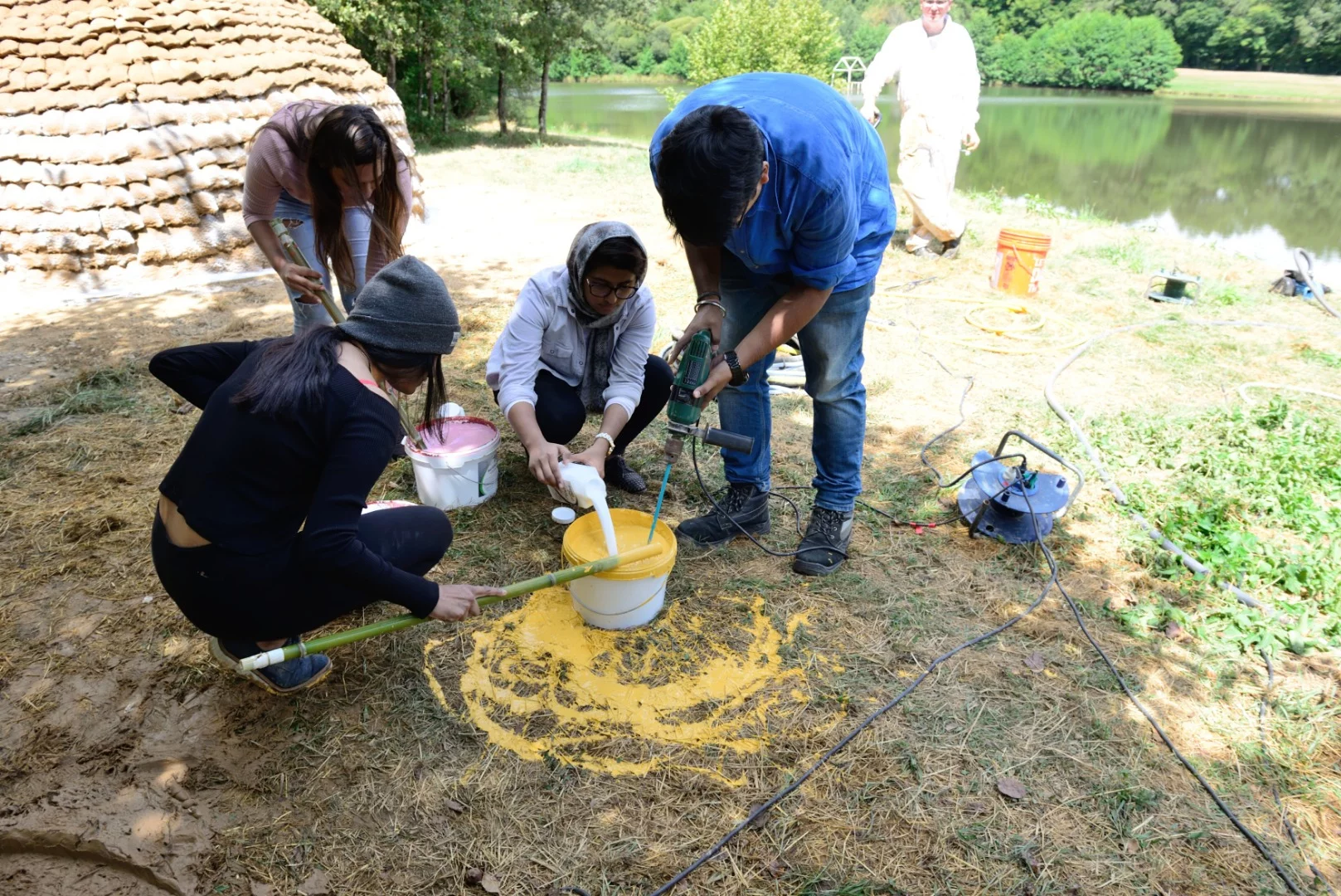 Chaltiel's team constructs its shelter at Domaine de Boisbuchet