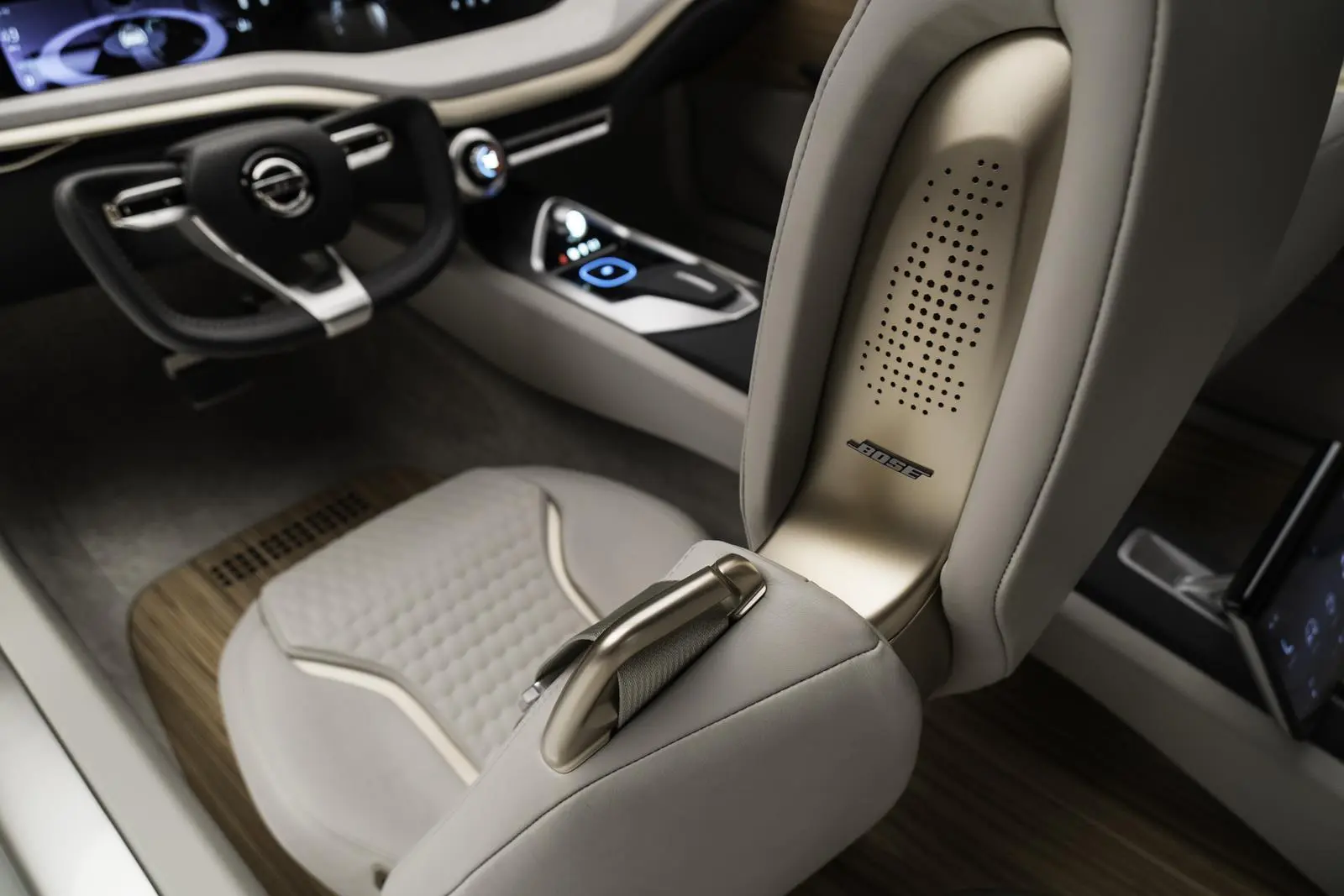 Each of the four seats in the Vmotion 2.0 have headrests that are home to a Bose “sound bubble” set of speakers