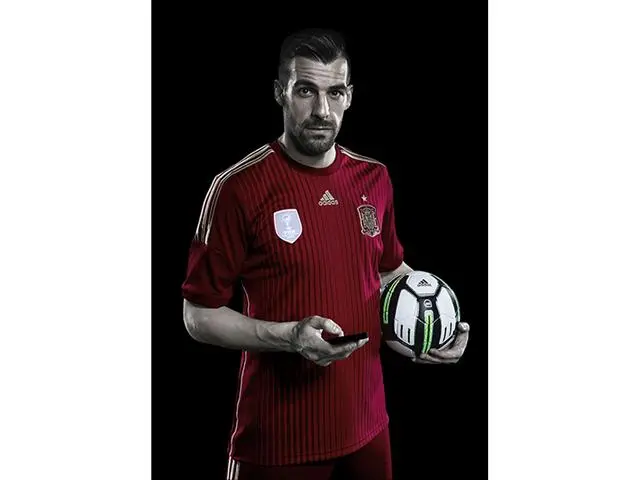 The Smart Ball is compatible with Bluetooth LE-capable iOS devices and comes with a charging base and wall plug