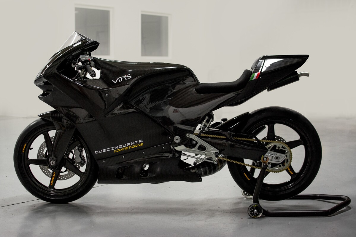Vins Duecinquanta Competizione: side view