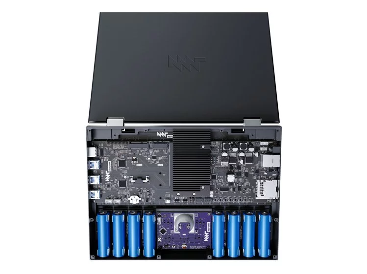 The Reform is powered by eight LiFePO4 batteries, which can be replaced by the user when performance starts to drop