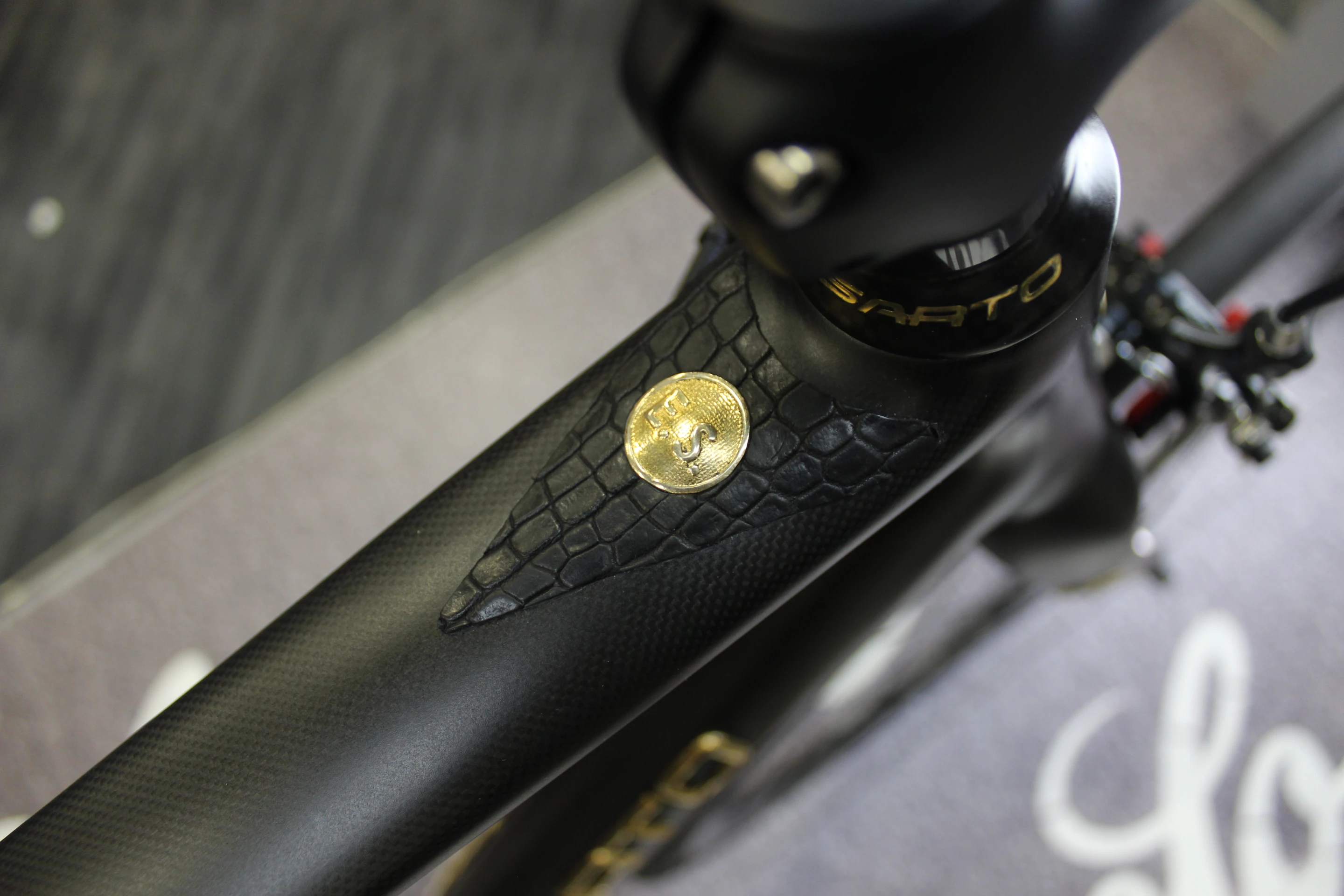 Each 18K features the initials of its owner, in gold (Photo: Ben Coxworth/Gizmag)