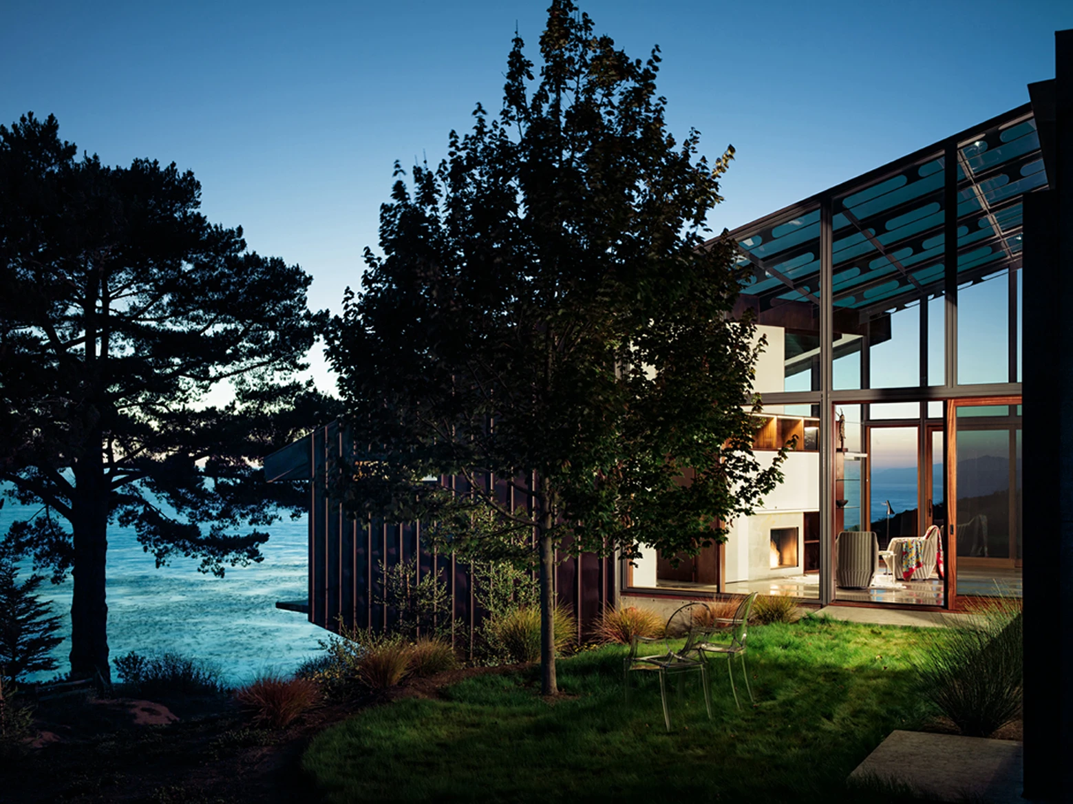 The Fall House measures a total floorspace of 353 sq m (3,800 sq ft), spread over two storeys (Photo: Joe Fletcher Photography)