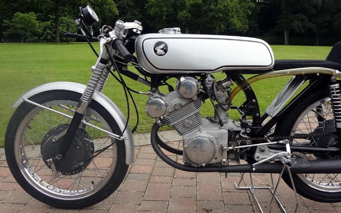 This 1962 Honda CR93, Lot 90 at H&H Imperial War Museum Duxford (13-Oct-15) is estimated to sell for between £28,000 and 32,000 ($43,000 and $49,000)