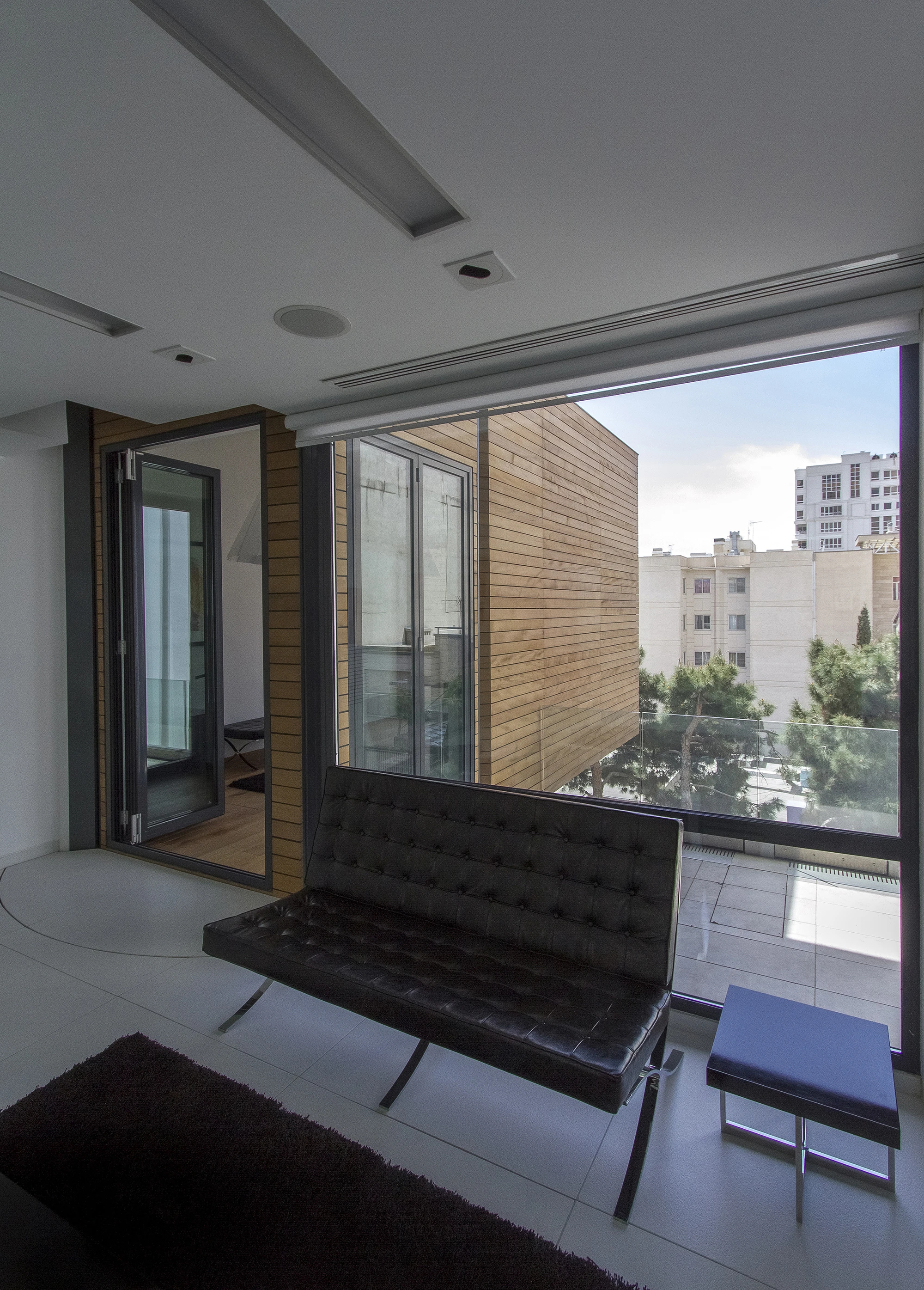 The house in based in a built-up area in Tehran (Photo: Nextoffice)