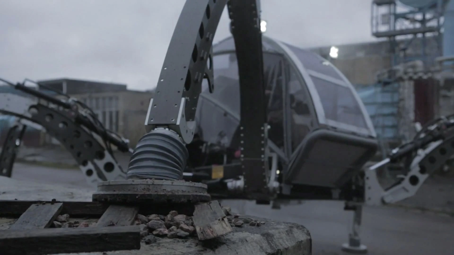 Mantis' legs contain a number of sensors and are controlled by HexEngine software, which works on smaller hexapod robots