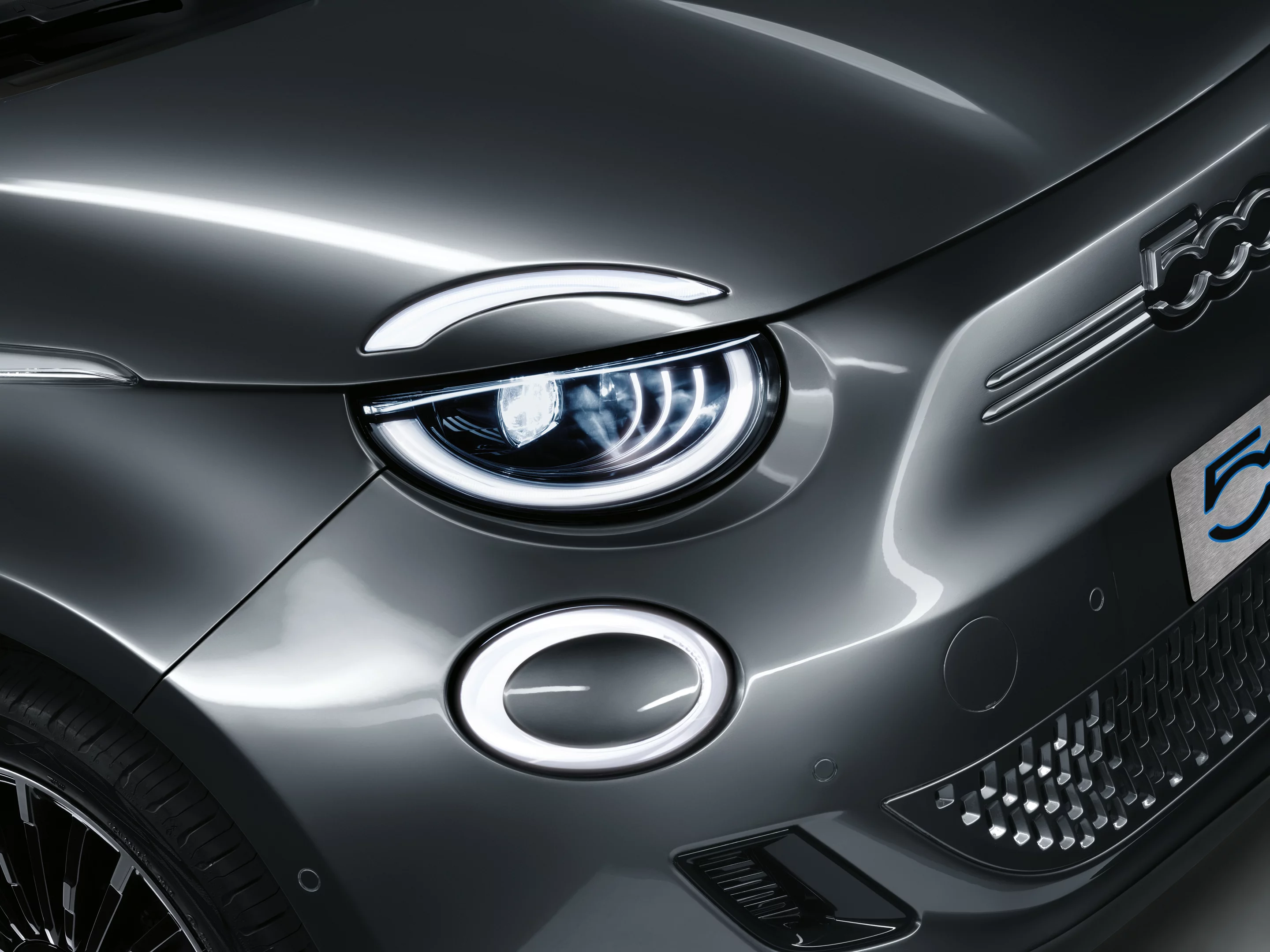 The oval headlights get some eyelashes